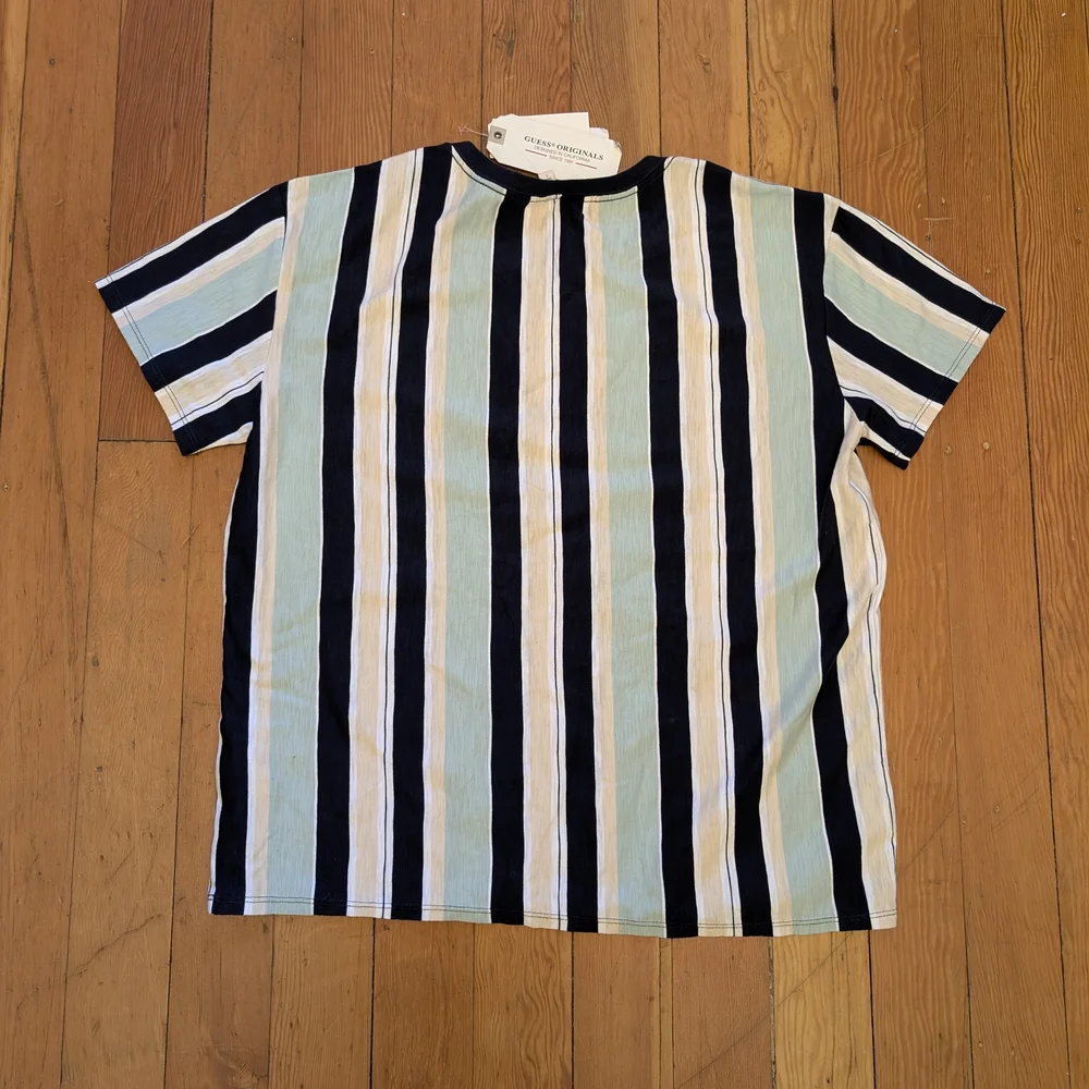 NWT Guess Women's Tee Blue White Vertical Striped Embroidered Logo Size Large - Picture 10 of 10